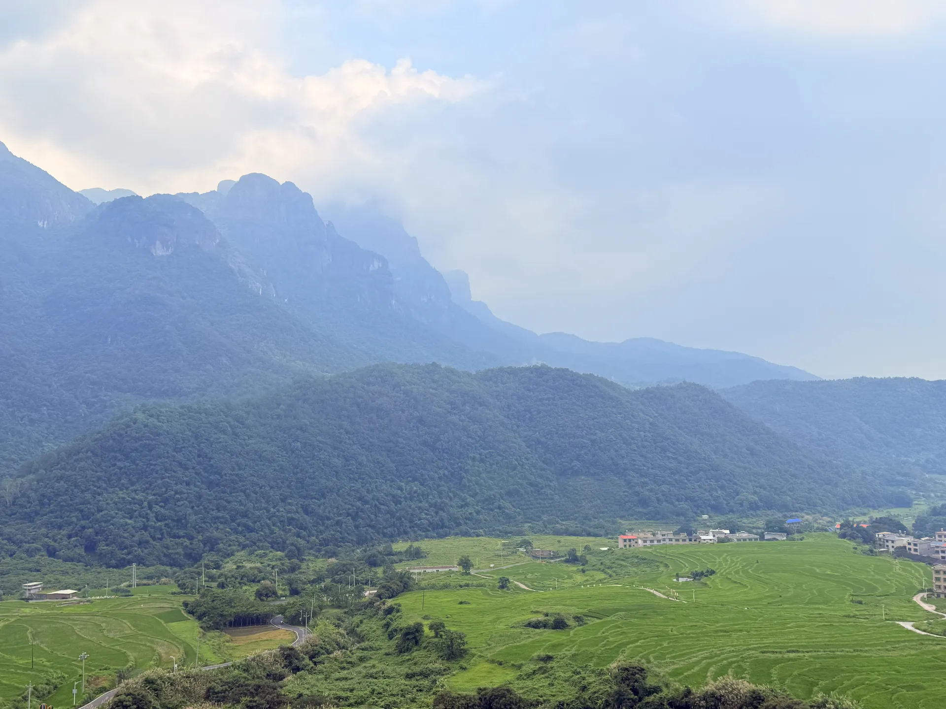 山的里面